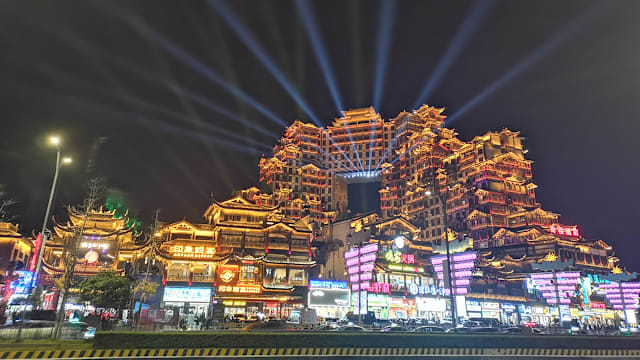 张家界：山影之外的城市节奏