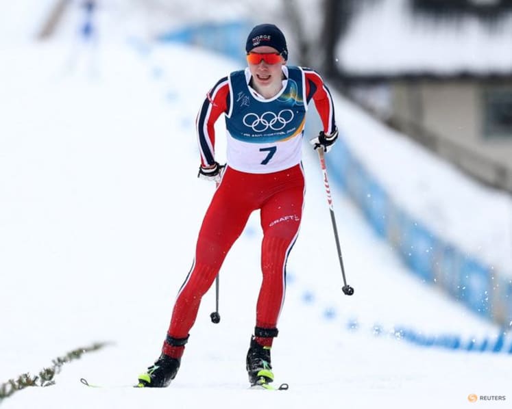 Nordic Combined-Norway's Oftebro skis from behind to first individual gold