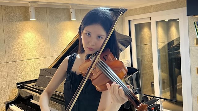 少女时代徐玄学琴5个月登顶级演奏厅表演，专业资格引争议！