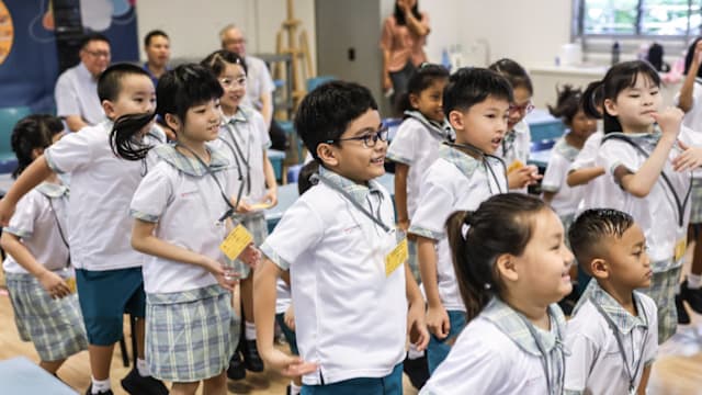 新学期启航 黄总理鼓励学生保持好奇心珍惜校园时光