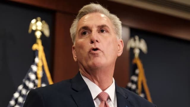 美国众议院议长麦卡锡 面对被罢免危机