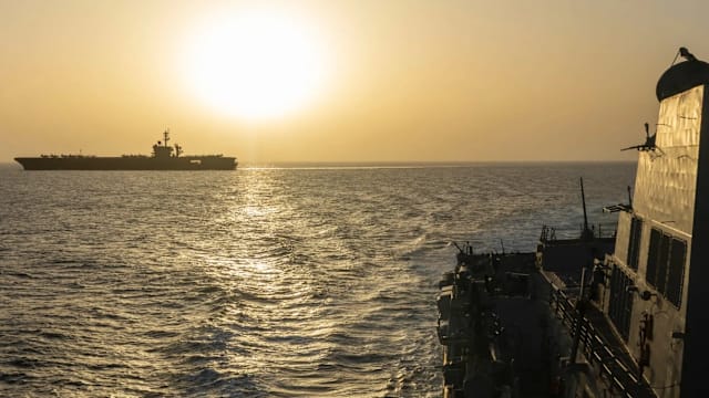 特朗普下令海军击沉布设水雷的船只 称美方已完全控制霍尔木兹海峡