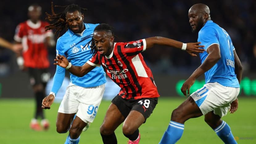 Napoli claim 2-1 win over Milan to keep pace in title race Napoli claim 2-1 win over Milan to keep pace in title race