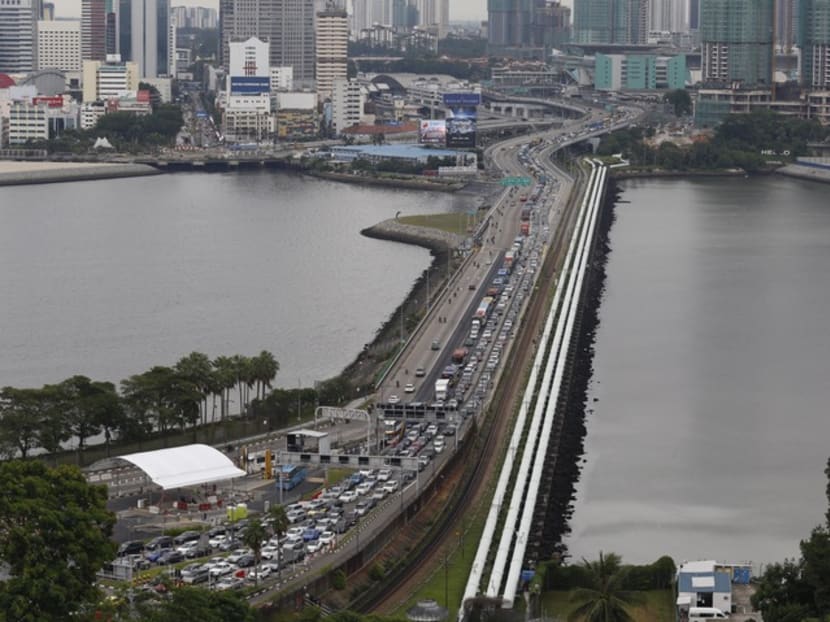 Inconsiderate drivers add to traffic congestion at checkpoints, says K Shanmugam; queue-cutting a common gripe among motorists Inconsiderate drivers add to traffic congestion at checkpoints, says K Shanmugam; queue-cutting a common gripe among motorists