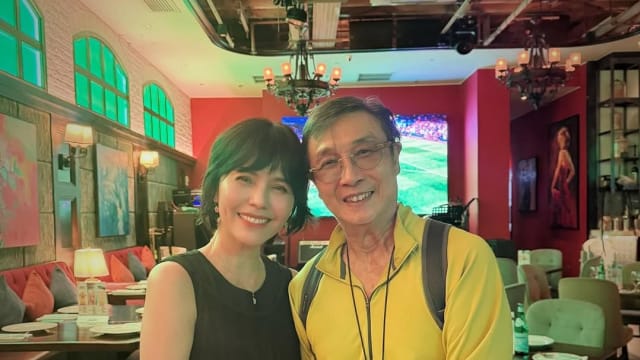“飘洋过海见老朋友”，郑惠玉、刘松仁惊喜同框