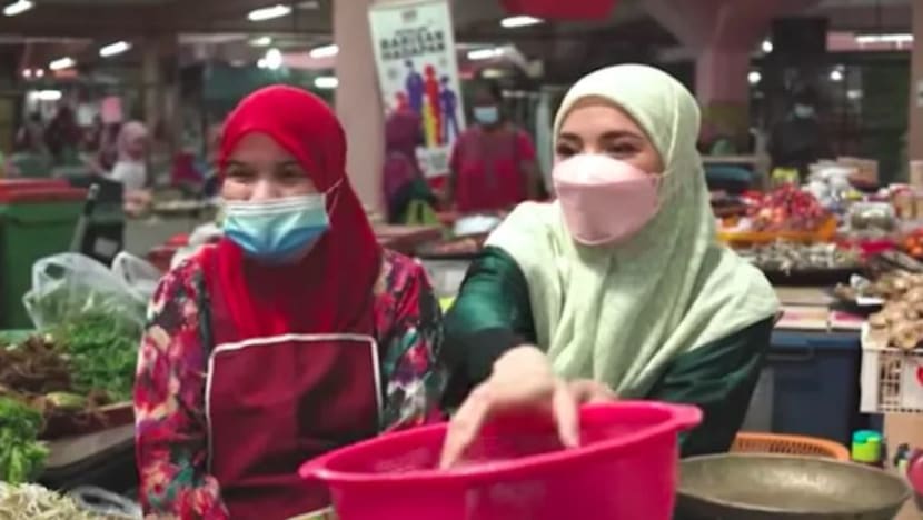 Fazura teruja akhirnya capai hasrat berniaga Fazura teruja akhirnya capai hasrat berniaga