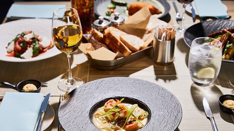 சுவையா? சித்திரவதையா? பிரபல உணவகத்தின் இருண்ட பக்கம்!