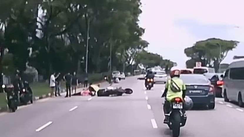 Pekerja penghantaran makanan 24 tahun maut dalam nahas di  Gambas Avenue