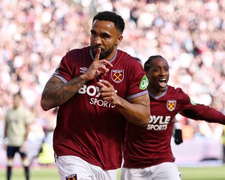 Arsenal reclaim top spot as Tottenham and West Ham both win