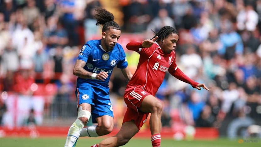 Slot explains Ngumoha substitution after furious fan reaction