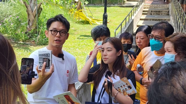《我听958》户外直击引轰动　未开直播众人已“围堵”DJ