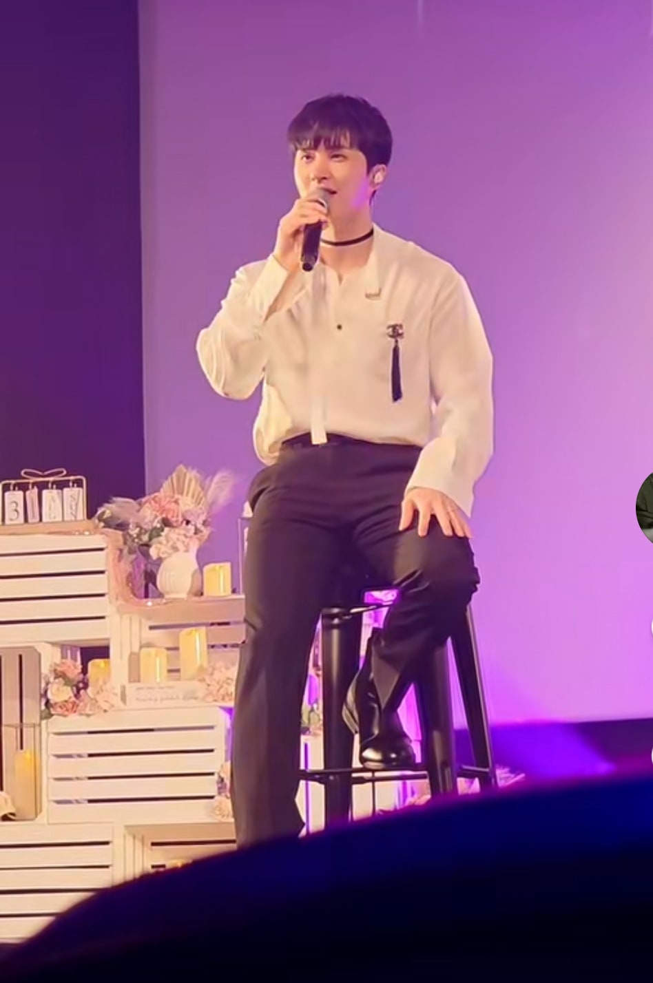 K-Pop Idol From Boyband Vixx Gives Fans Krispy Kreme Donuts At