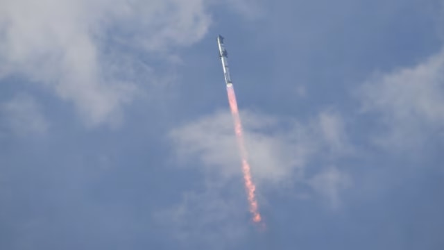 美国SpaceX新一代运载火箭星舰试验发射 返回地球时解体