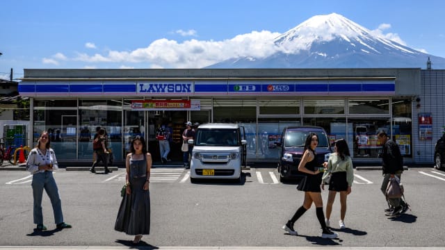 建造材料未送达 日本富士山拍照地安装黑色屏幕计划延期