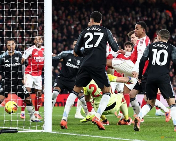 Arsenal thrash Villa 4-1 while Chelsea and Man Utd both held