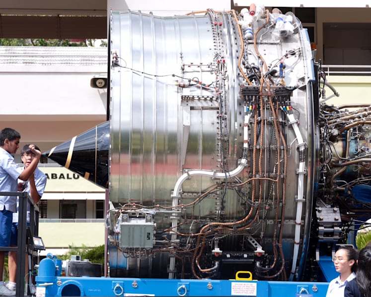 Rolls-Royce kicks off drive to interest students in aerospace industry