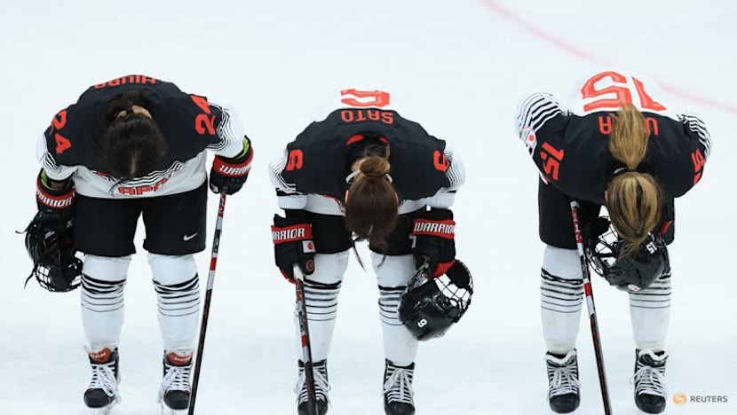 Ice hockey-Germany beat Italy and Sweden stay perfect