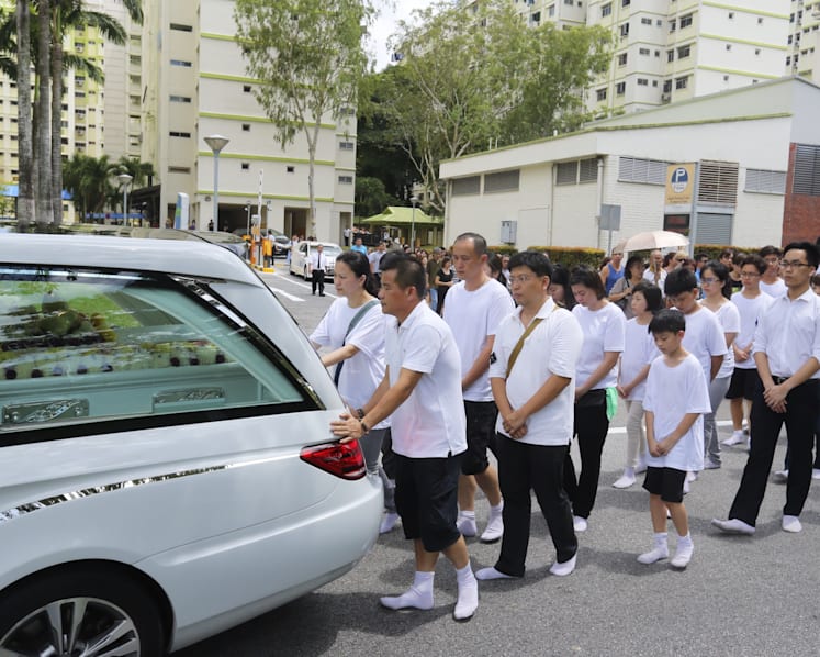 Online tribute stream in as family bids farewell to canal crash victims