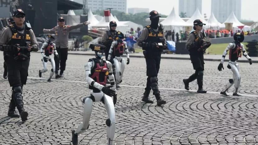 Polis Indonesia kerah robot cegah jenayah, jalankan kerja menyelamat