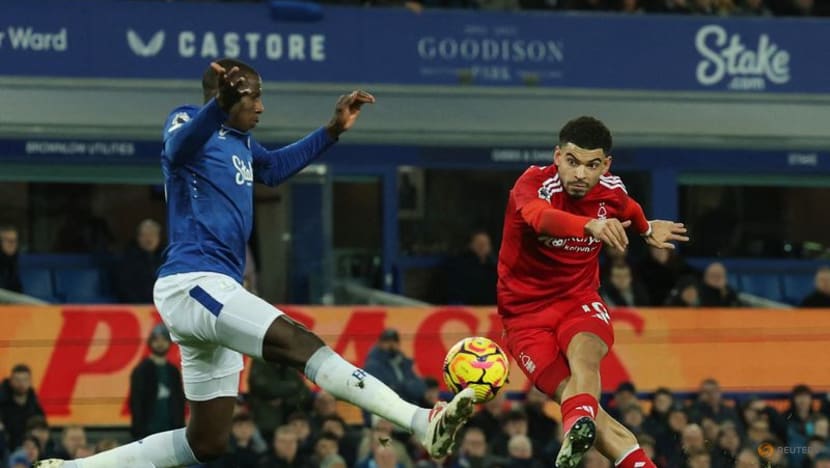 Nottingham Forest rise to second after 2-0 win at Everton