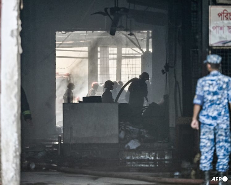 Bangladesh probes cause of massive airport fire