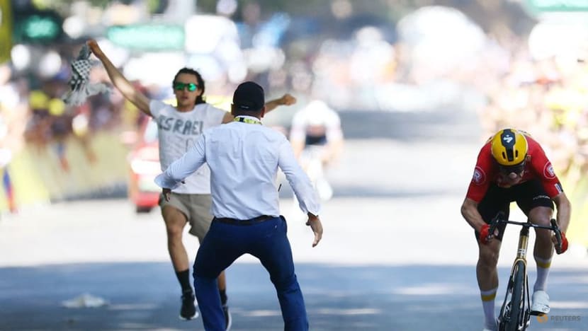 Protester wearing 'Israel out of the Tour' t-shirt runs onto Tour final straight