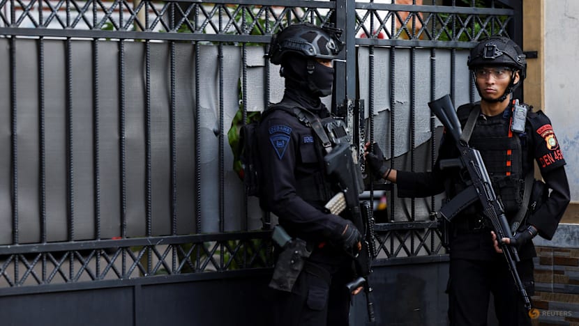 jakarta_armed_police_1.jpg