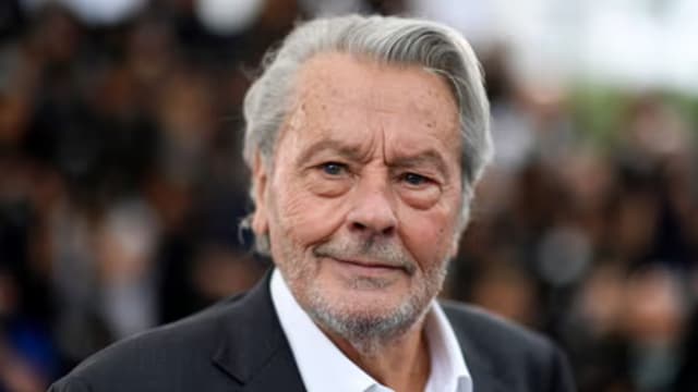 法国知名演员Alain Delon家中搜出72支非法枪械！