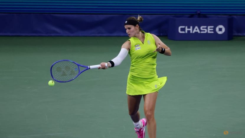 Resplendent in red, Osaka races into US Open second round