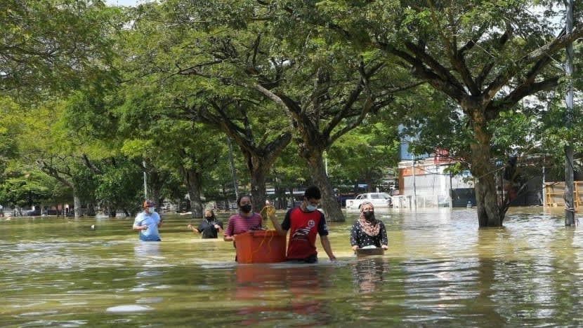 Timbalan Presiden PKR Rafizi Ramli lancar petisyen bantah PRU15 semasa musim banjir 