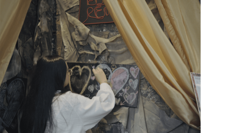 Mengubah persepsi anak muda terhadap seni puisi melalui pameran interaktif