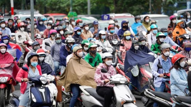 越南拟明年7月起 禁在河内中心骑燃油摩托车