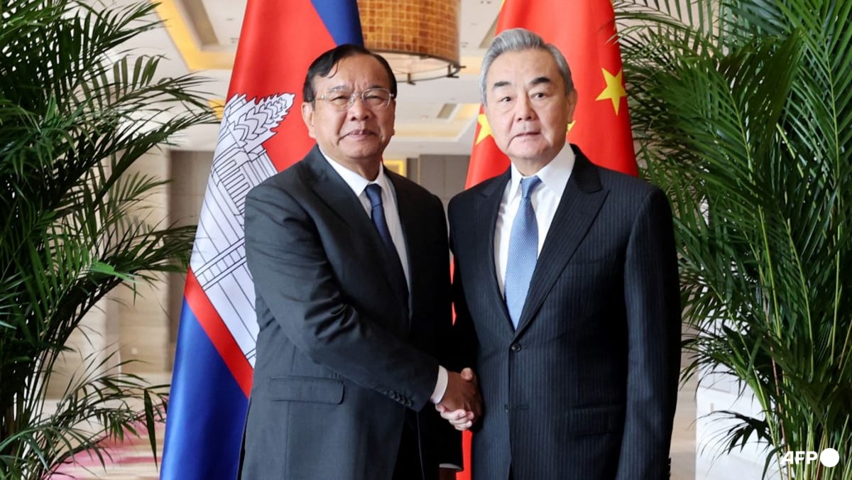 Thai and Cambodian top diplomats meet in China to solidify ceasefire