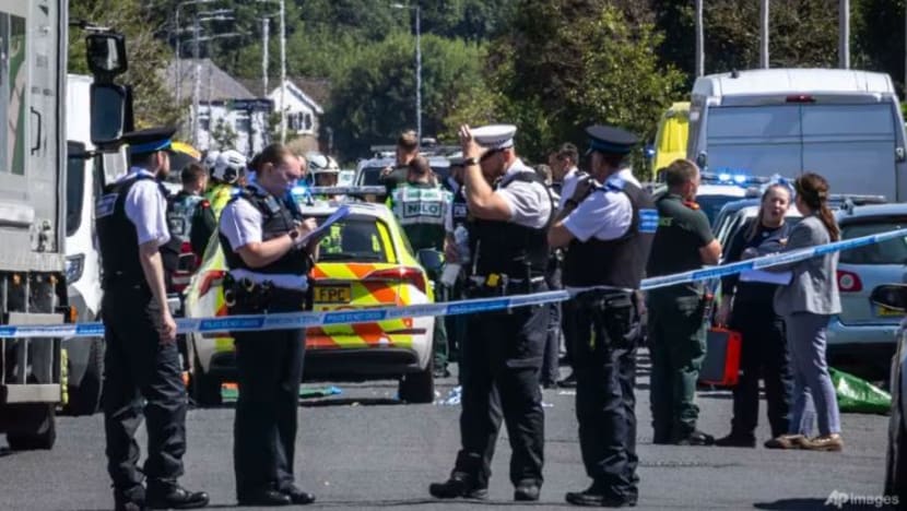 2 kanak-kanak maut dalam serangan pisau 'ganas', kata polis Britain 2 kanak-kanak maut dalam serangan pisau 'ganas', kata polis Britain