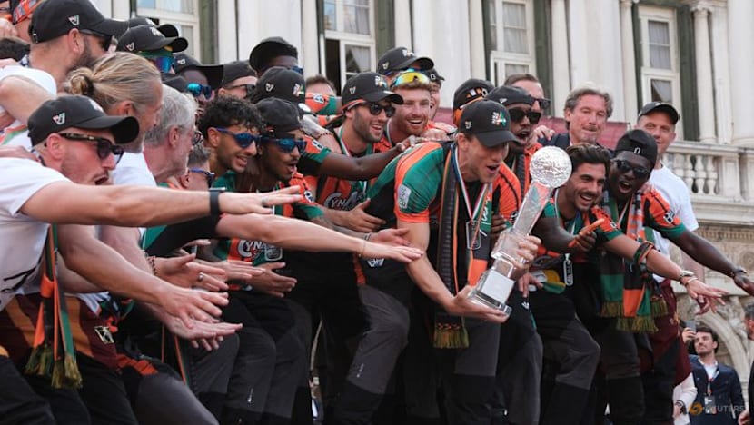 Celebrations in the canals as Venezia set sail for Serie A