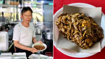 Chinese-Muslim Hawker Sells Delish Halal Char Kway Teow With Two-Hour Queue