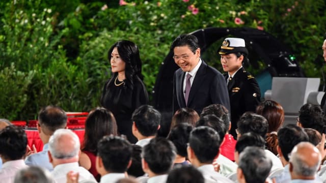 黄总理夫人亮相宣誓就职典礼 网民赞：好优雅！