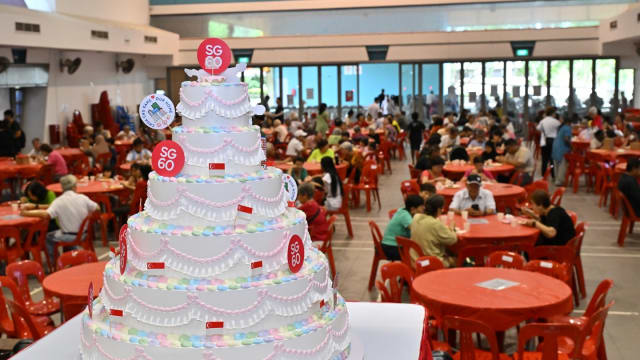 老翁于SG60庆祝活动中不适众人伸援手 陈诗龙：体现守望相助精神