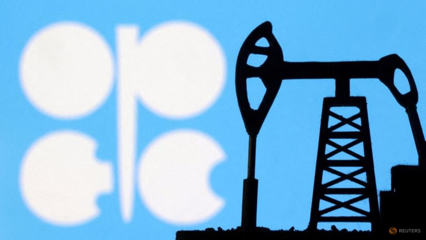 Oil gains on short-covering, nuclear talks