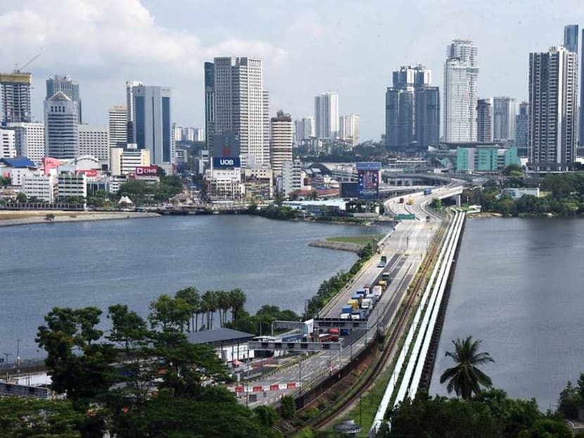 Singapore working with Malaysia to allow vaccinated travellers to cross land border via other transport modes Singapore working with Malaysia to allow vaccinated travellers to cross land border via other transport modes