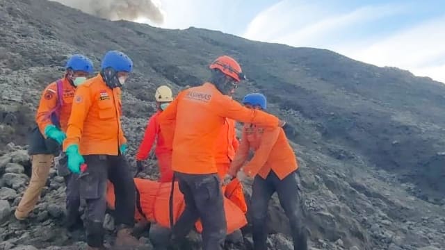 马拉皮火山爆发死亡人数增至23人 救援队寻获最后一名登山者遗体