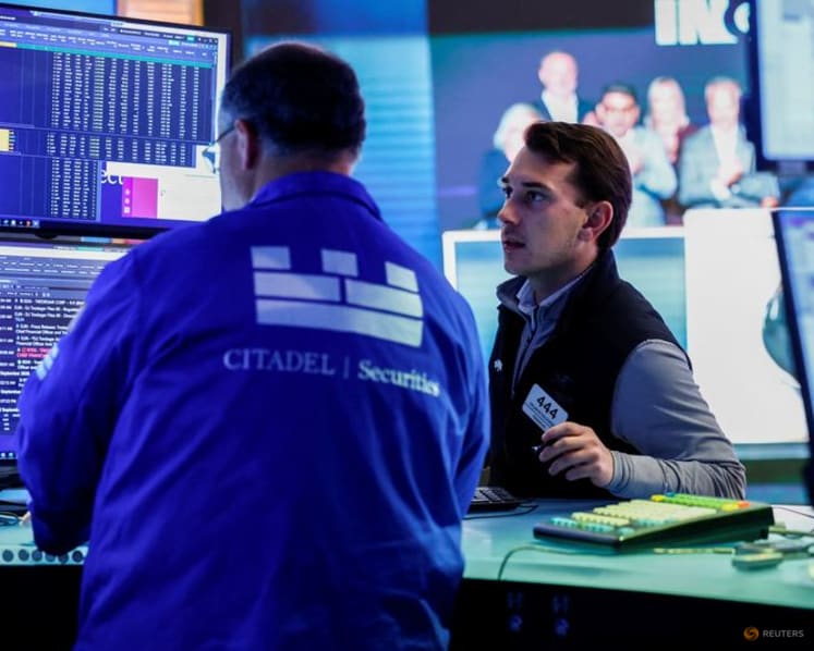 Government bond yields rise, oil gains again as stocks dip