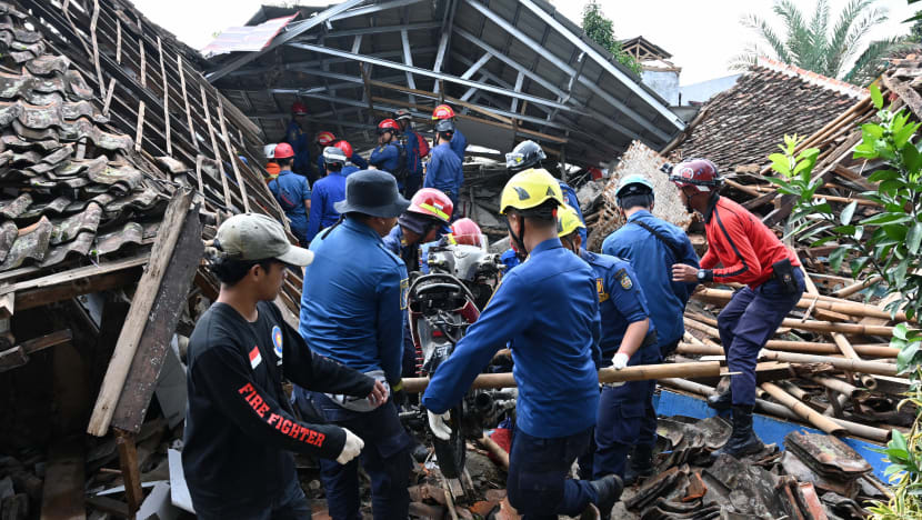 Angka korban gempa Indonesia meningkat kepada 310 Angka korban gempa Indonesia meningkat kepada 310