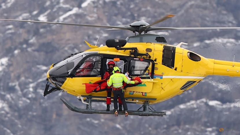Alpine skiing-Italian trio set pace in sun-kissed downhill training