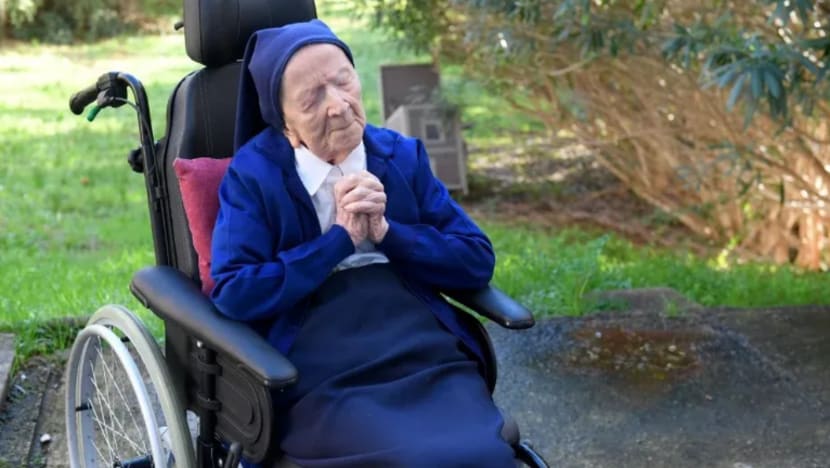 Orang tertua di Eropah sambut ulang tahun ke-117 setelah pulih COVID-19