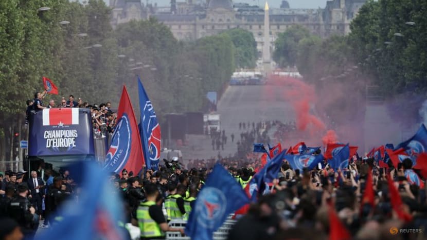 Paris cheers its 'sublime' champions PSG