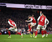 Manchester United stun leaders Arsenal to open up title race