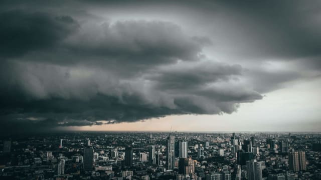 泰国发布四月强风暴雨警告  或引发山洪和水灾
