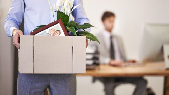 政府正制定计划为被裁退员工提供更多援助 职总表示欢迎