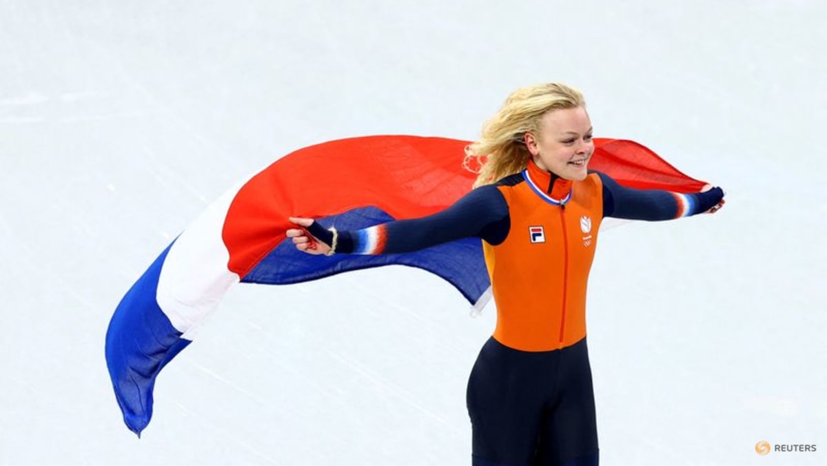 Short track-Dutch skater Velzeboer wins women 1000 metres, Fontana fourth